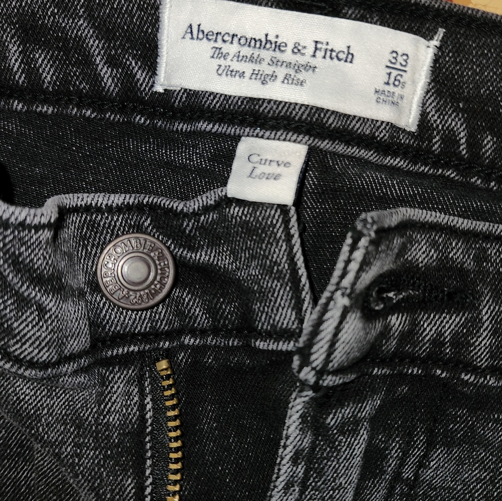 NWOT ABERCROMBIE JEANS